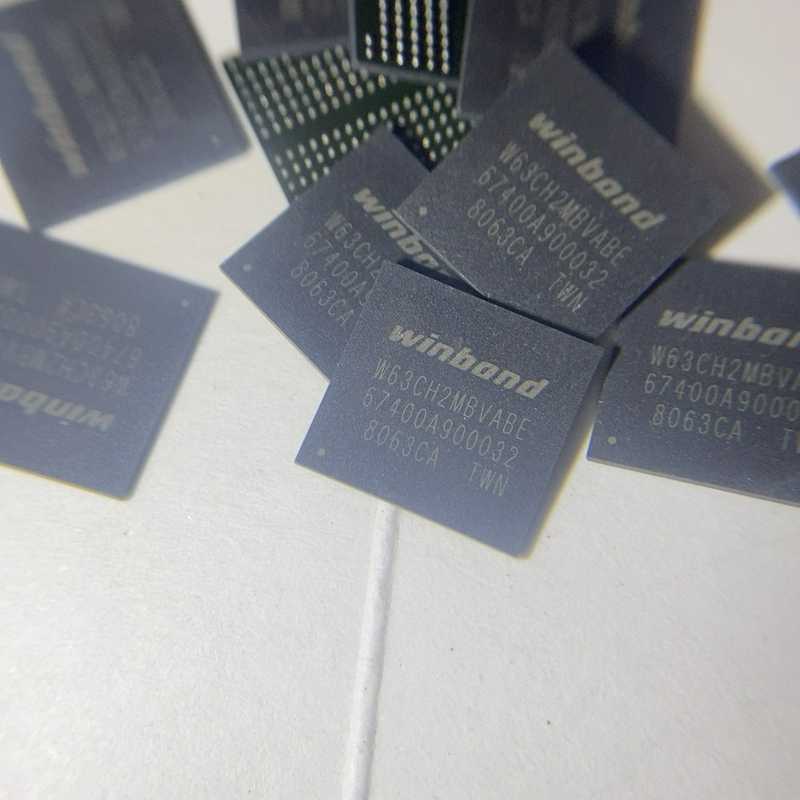 W63CH2MBVABE，LPDDR3，4GB。散新的，剩下