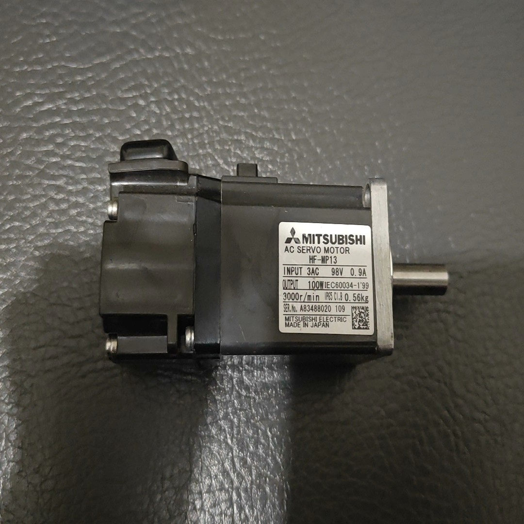 伺服电机HF-MP13  100W未使用，没包装，底~询价