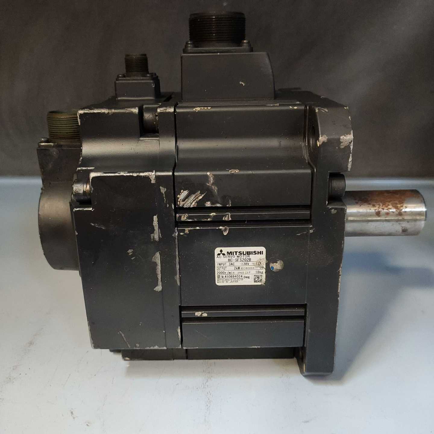 三菱伺服电机 HC-SFS202B，功率2KW 成色如图 有（gg设备）
