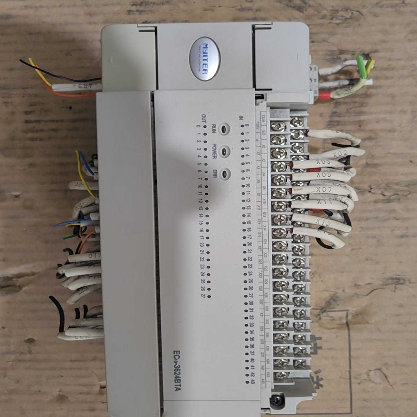 议价拆机PLC一条，实物拍摄具体看图，功能正常，单价100，邮费