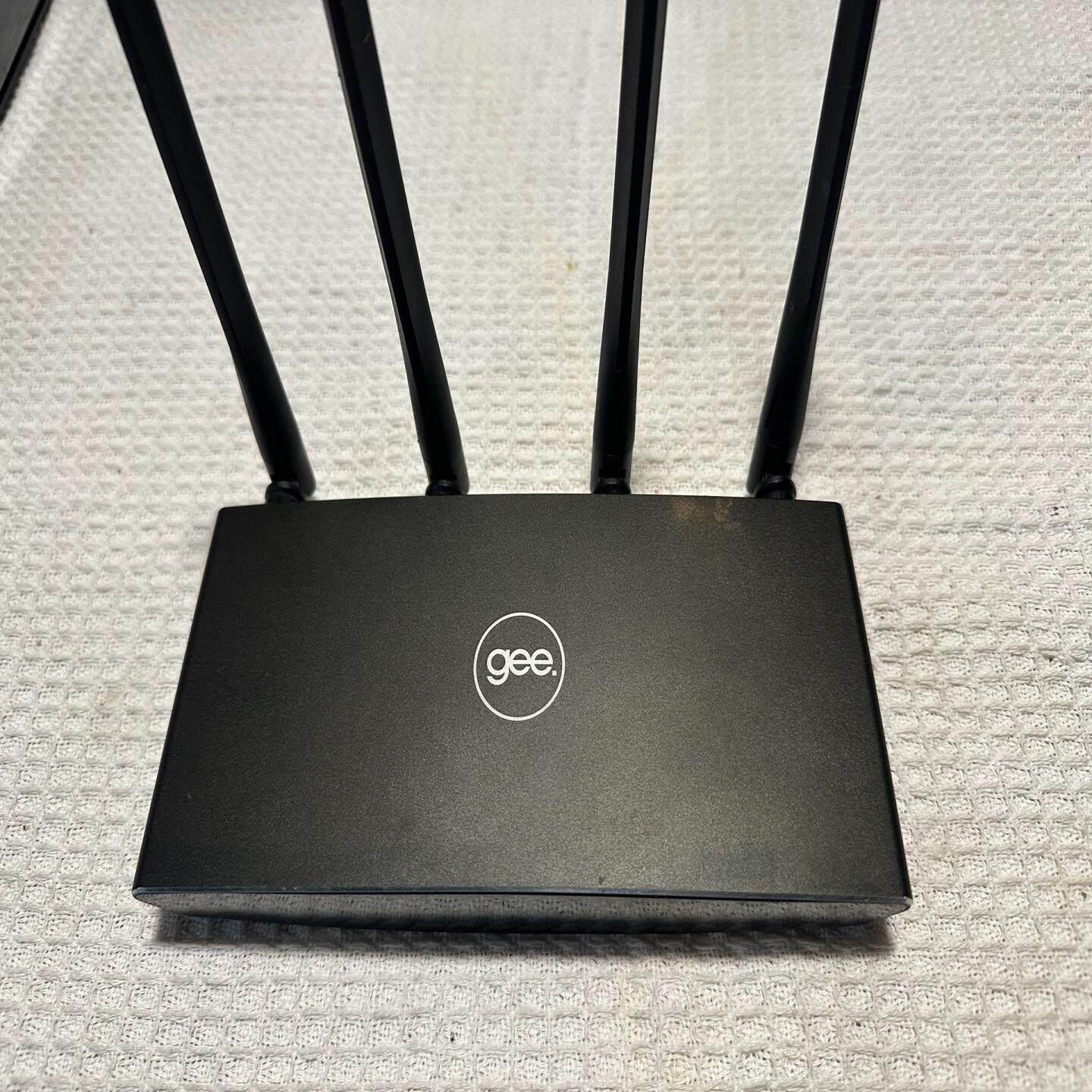 【议价】极路由3pro 全千兆路由器正常使用 无拆无修功能完好