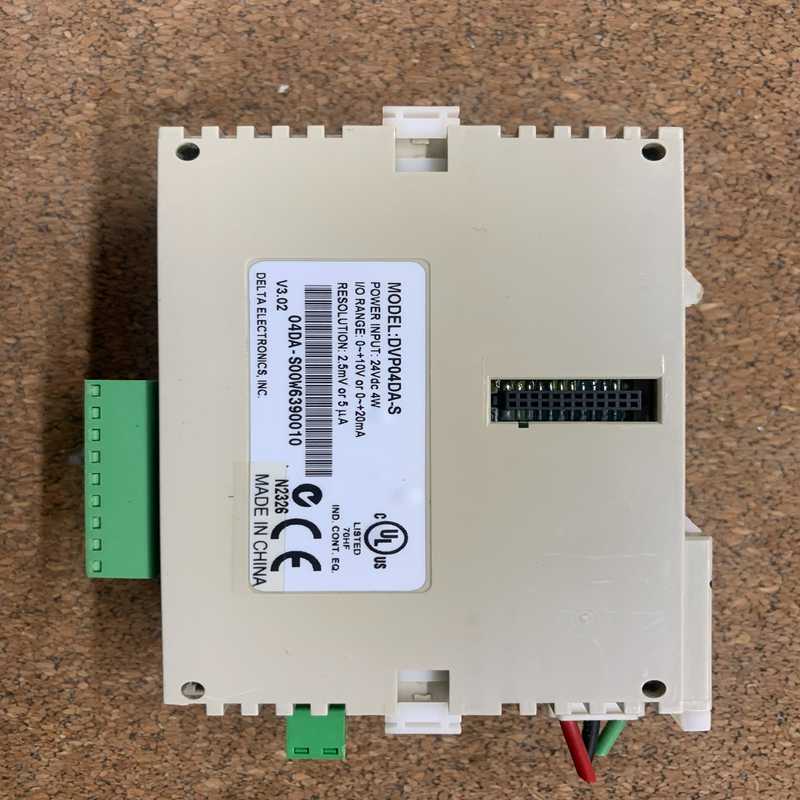 台达DVP04DA-S 模拟量模块，功能完好，底部卡扣破，议【鑫鑫商