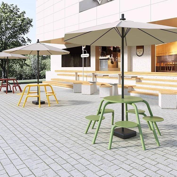 户外连体圆桌休息区多巴胺金属桌椅组合网红民宿别墅花园休闲桌椅