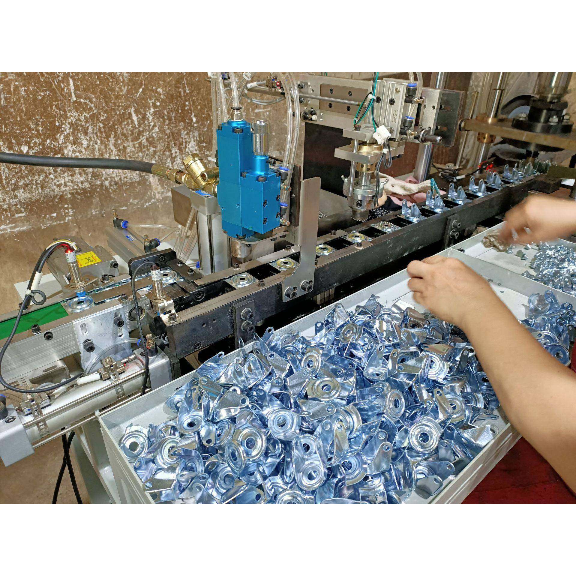 脚轮万向轮子万向刹车丝杆轮家具轮白PP1.5寸2寸3寸脚轮,家装灯饰光源,其它灯具灯饰,淘宝优惠券,粉丝福利购,淘宝优惠卷