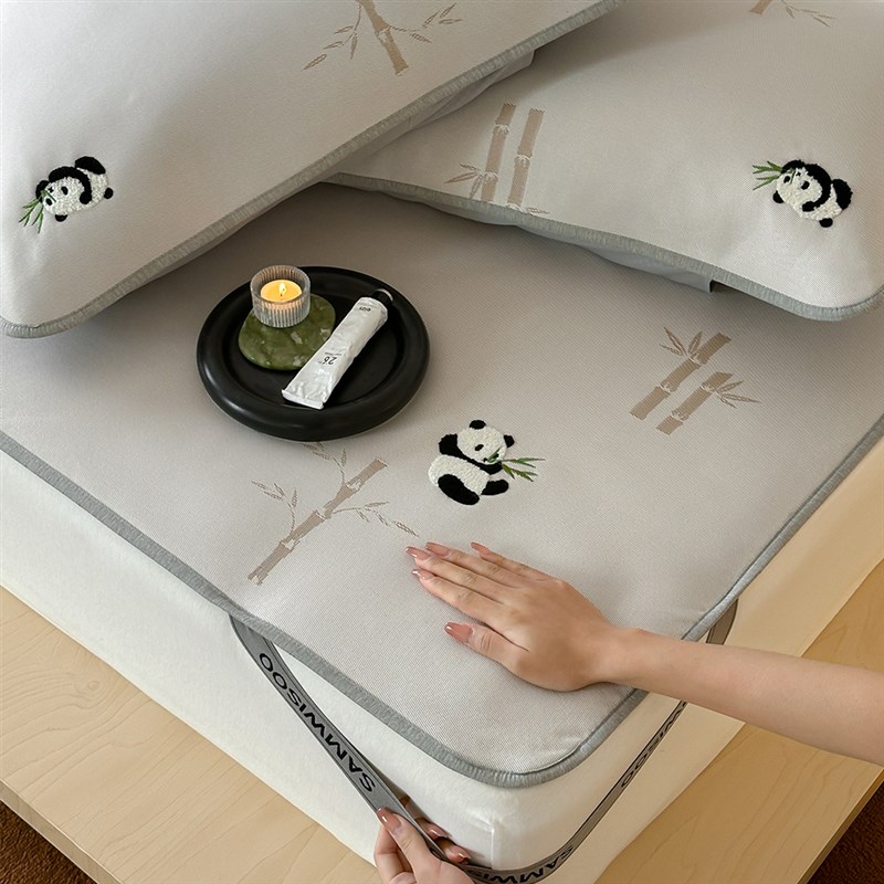 在耳边卡通毛巾绣冰丝凉席三件套夏季凉感可水洗空调软席冰藤席