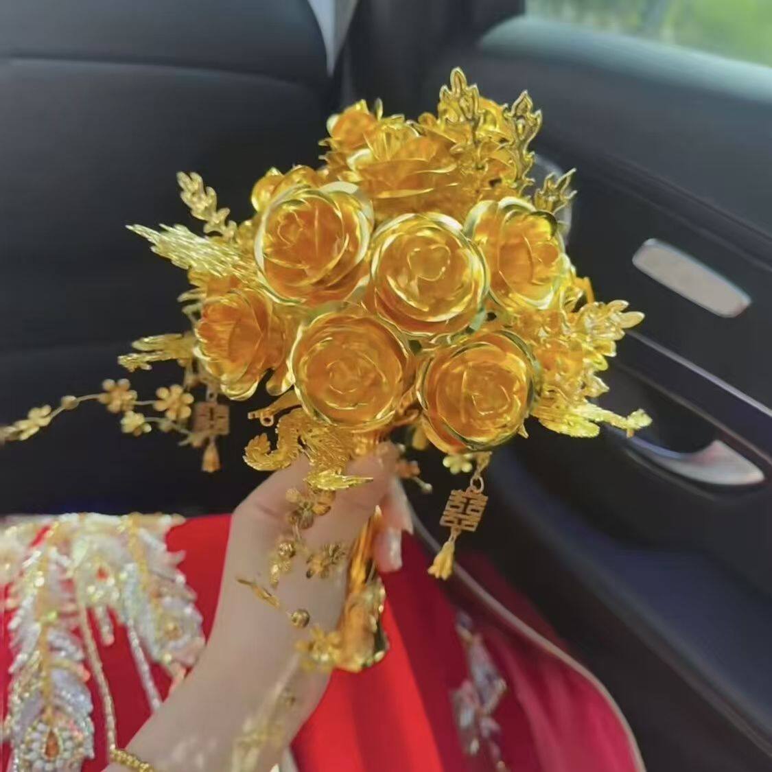 金色手捧花结婚新娘礼物金色玫瑰手捧花中式婚礼高级秀禾手工金色