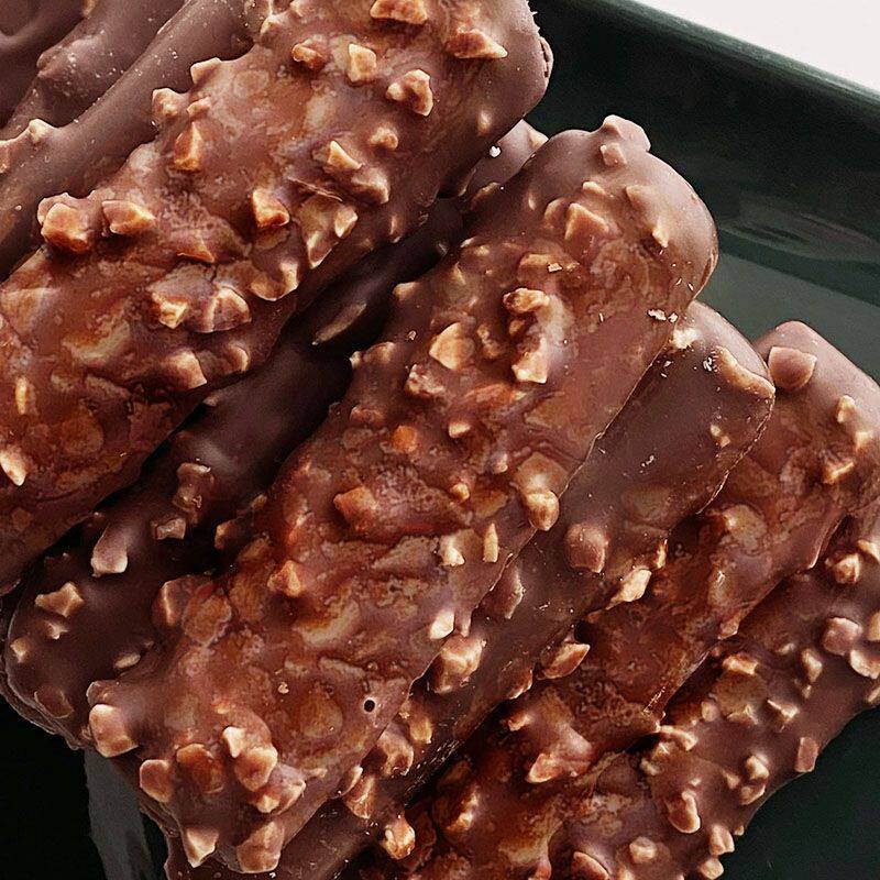 坚果夹心巧克力棒花生休闲零食长条能量棒