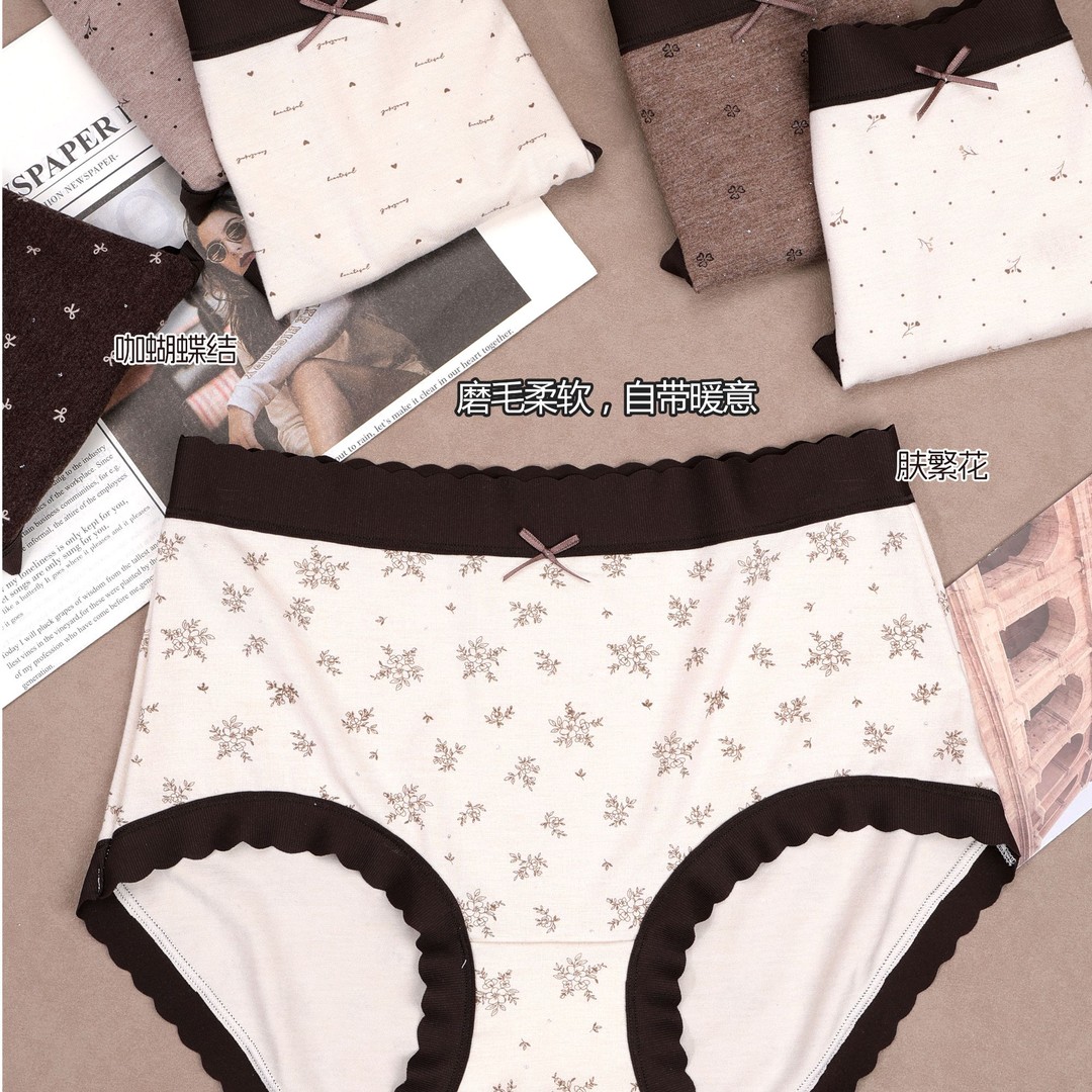 万络媞6854中腰磨毛奶咖色内裤少女柔软舒适碎花烫银印花三角底裤