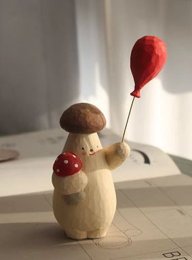 特别好看的小摆件手工木雕可爱蘑菇娃娃举气球卡通办公室桌面治愈