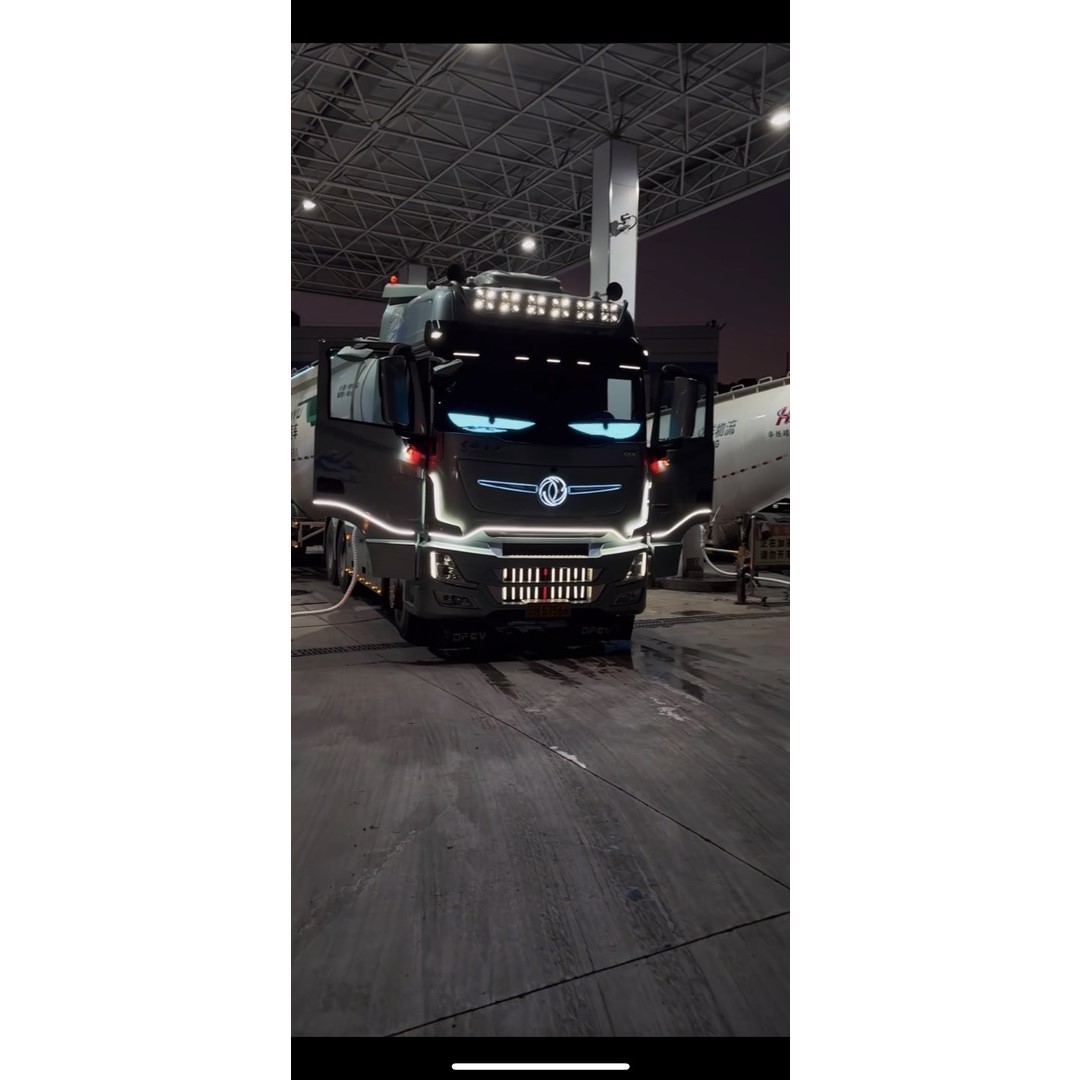 货车恶魔之眼车灯贴，下单就给卡友们送边灯爆闪，左右一对两片装