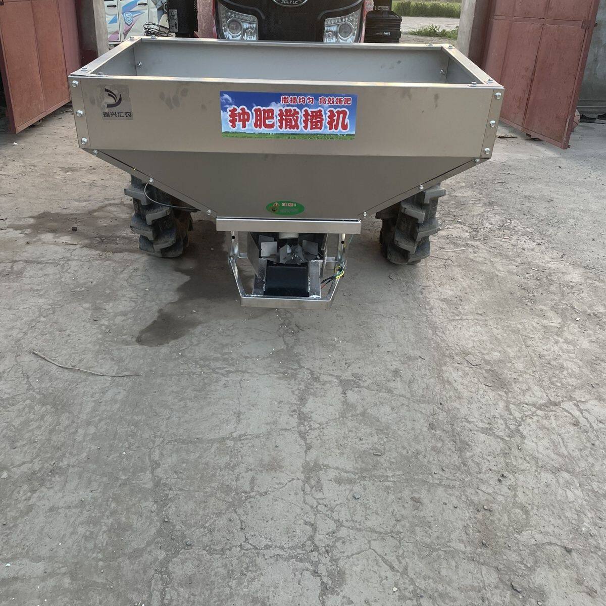 新款全不锈钢撒肥机拖拉机前置电动撒肥器插秧机杨肥机农场专用