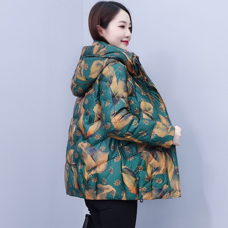 妈妈羽绒服短款2025冬新款花色中老年羽绒衣宽松大码小个子厚外套