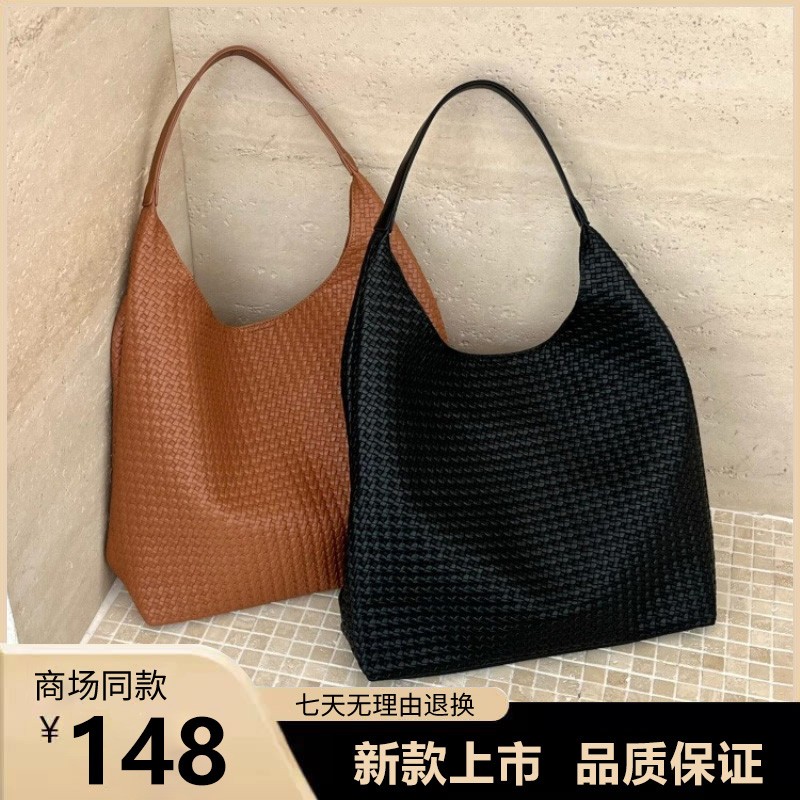 UR.古手工编织包包女式2025新款潮小众托特包休闲大容量腋下包
