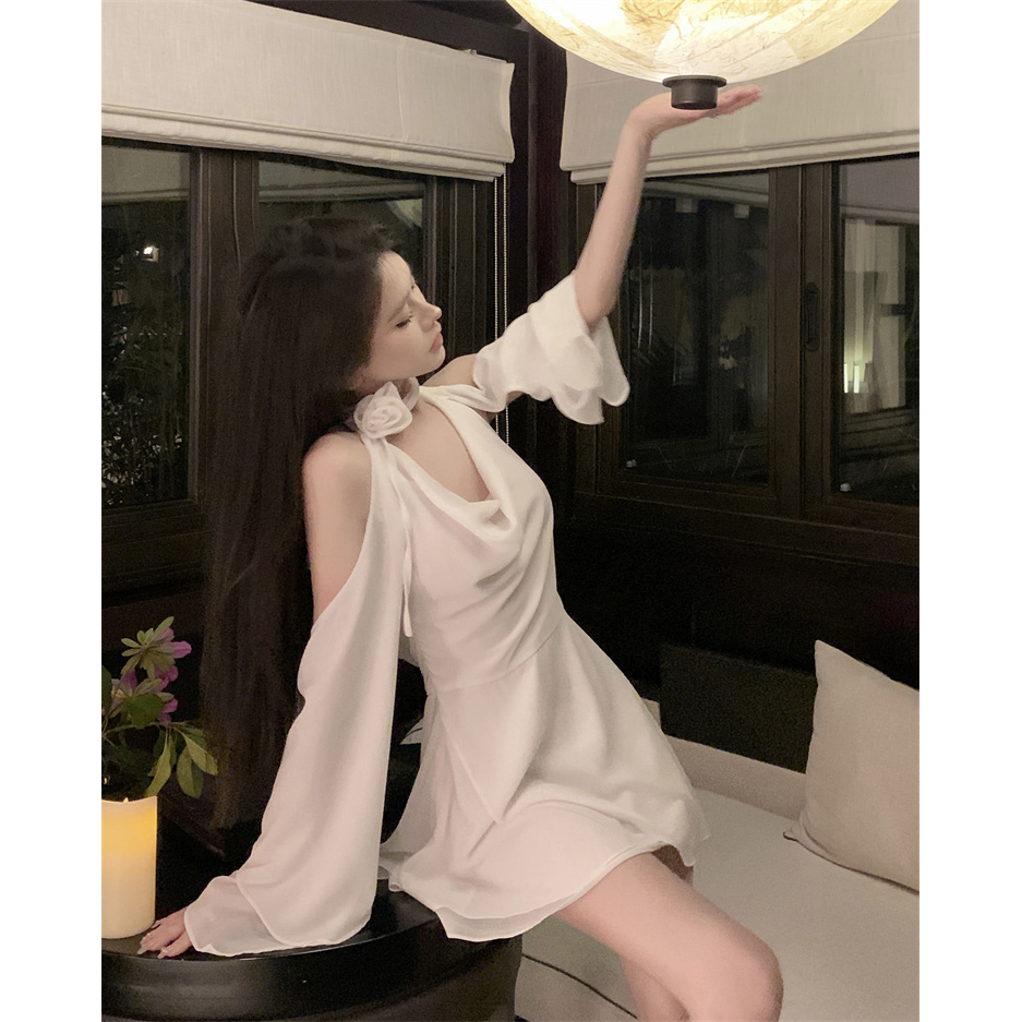 法式白色雪纺挂脖连衣裙仙女秋季花朵长袖裙子超仙高级感气质短裙