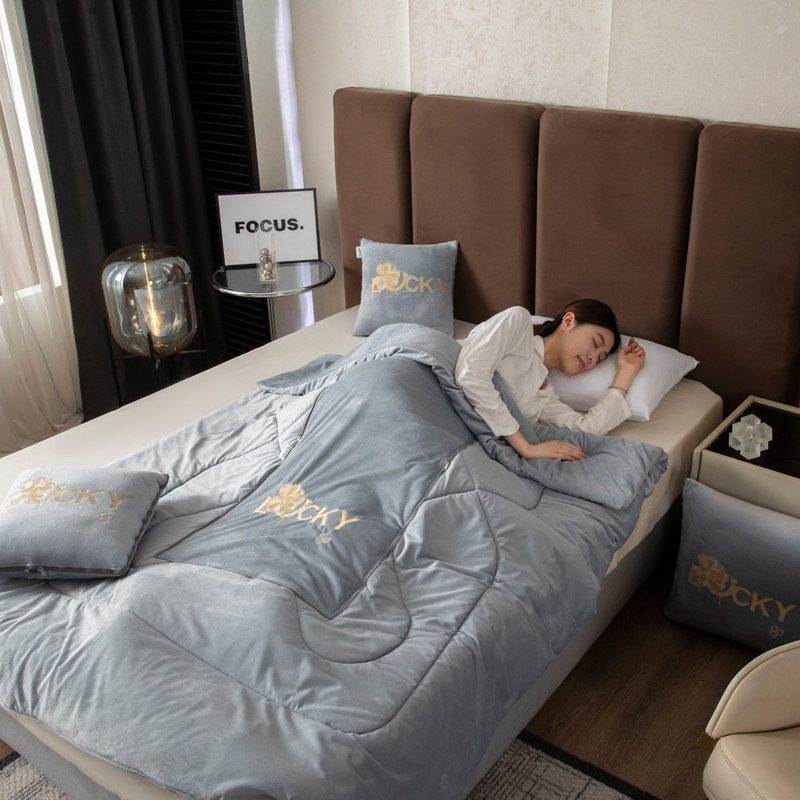 加厚宝宝绒轻奢多功能办公室午睡珊瑚绒汽车二合一抱枕靠枕头冬季