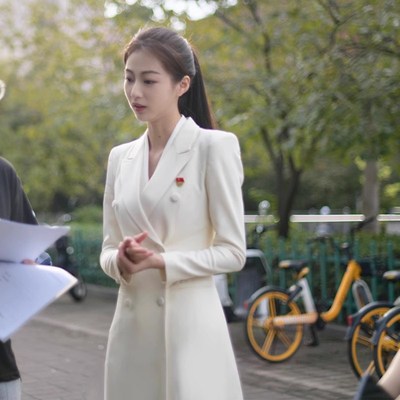 米白色西装外套女演讲比赛上镜艺考播音服装夏季主持人正装连衣裙