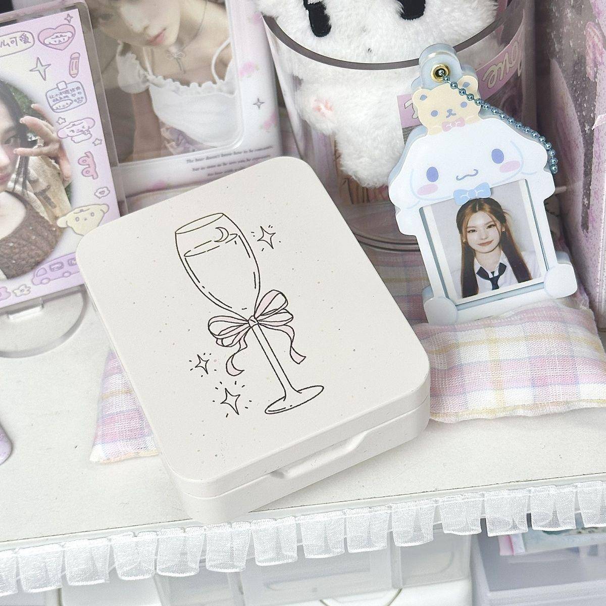 原创少女ins卡膜收纳盒可爱桌面可折叠收纳盒便携追星小卡小铁盒