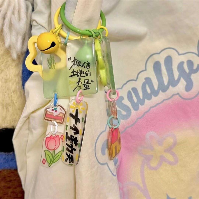 做大十个勤天周边大合集手机挂件亚克力钥匙扣配饰礼物伞徽章卡册