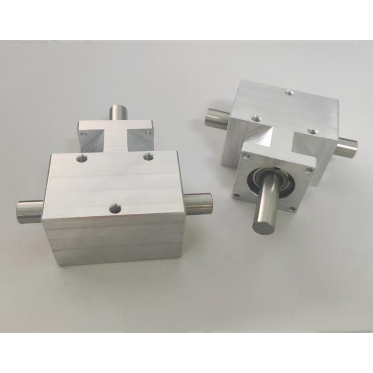 小型转角器90度1：1螺旋伞齿轮轴12mm同向双输出轴差速总成齿轮箱