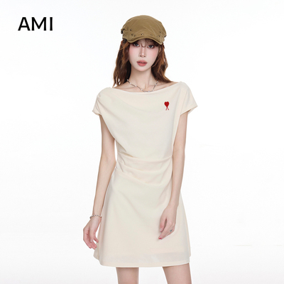 AMI官方美式新款简约一字肩褶皱连衣裙女2026春初春小个子收腰显
