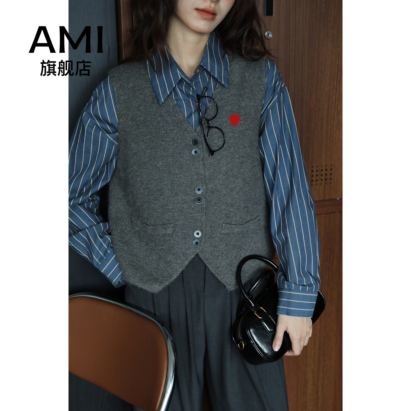 AMI官方复古V领针织开衫马甲女小众设计叠穿纽扣设计感毛衣外套潮图片