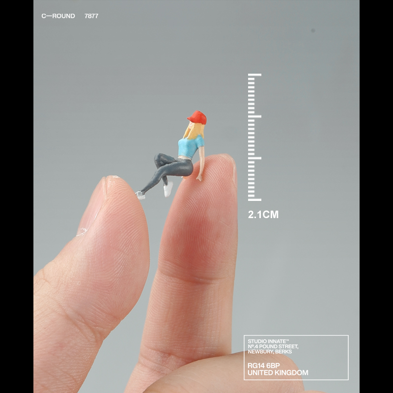 1:64潮流女孩带帽少女微缩小人模型人偶沙盘道具微拍场景手办摆件