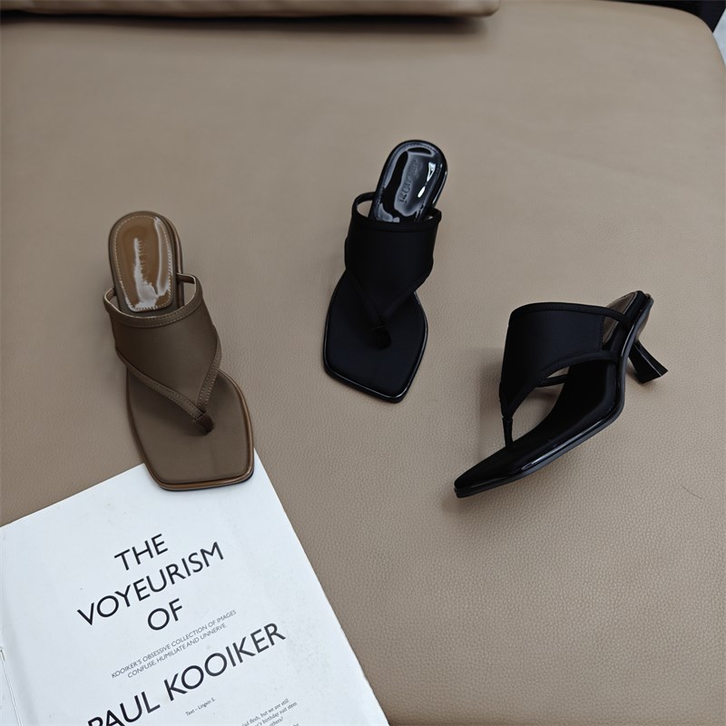 法式夹脚人字拖鞋k女夏季外穿2025年新款韩版网红气质凉拖高跟凉