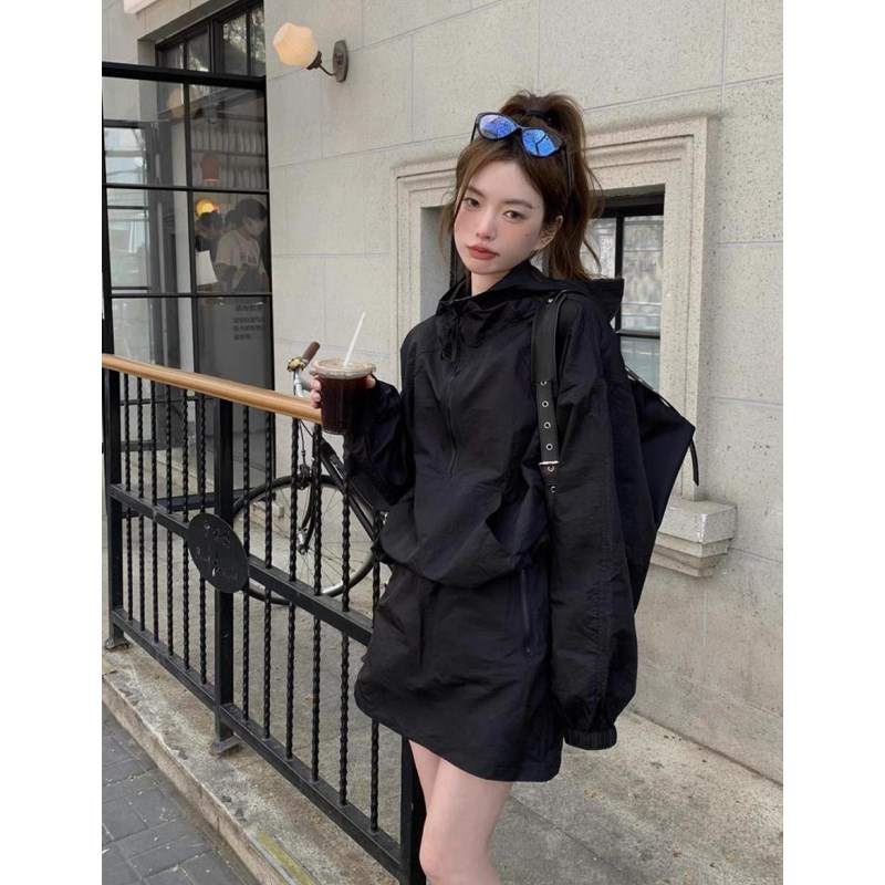 休闲运动套装女2024春季新款A百搭连帽冲锋衣外套包臀半身裙两件