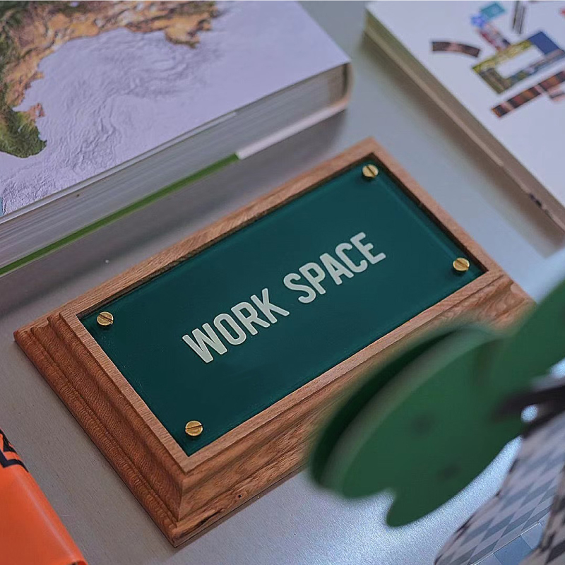 蘑菇空间 雕刻导视牌实木底座亚克力广告牌设计工作室门牌 复古绿