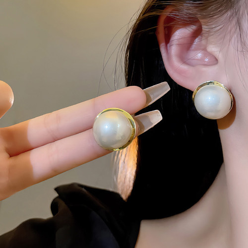 新款设计感冷淡风几何金属珍珠耳环高级感百搭气质名媛耳针耳饰女