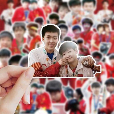 300张莎头组合孙颖莎王楚钦周边贴纸奥运会手机壳行李箱装饰贴画