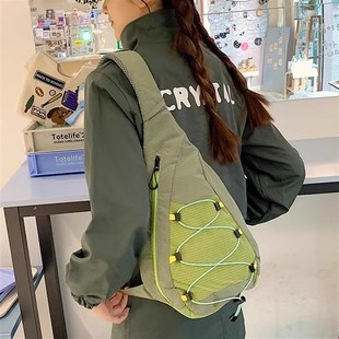 户外运动休闲胸包女日系轻便百搭通勤斜挎包徒步旅游登山单肩背包