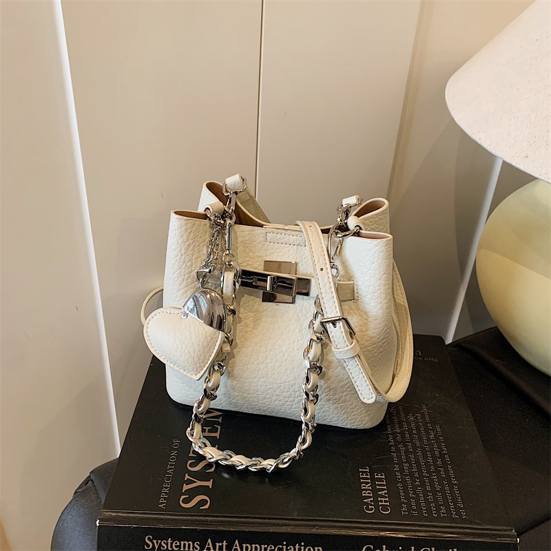 超火小包包女式2025新款小众链条腋下水桶包高级感百搭单肩斜挎包