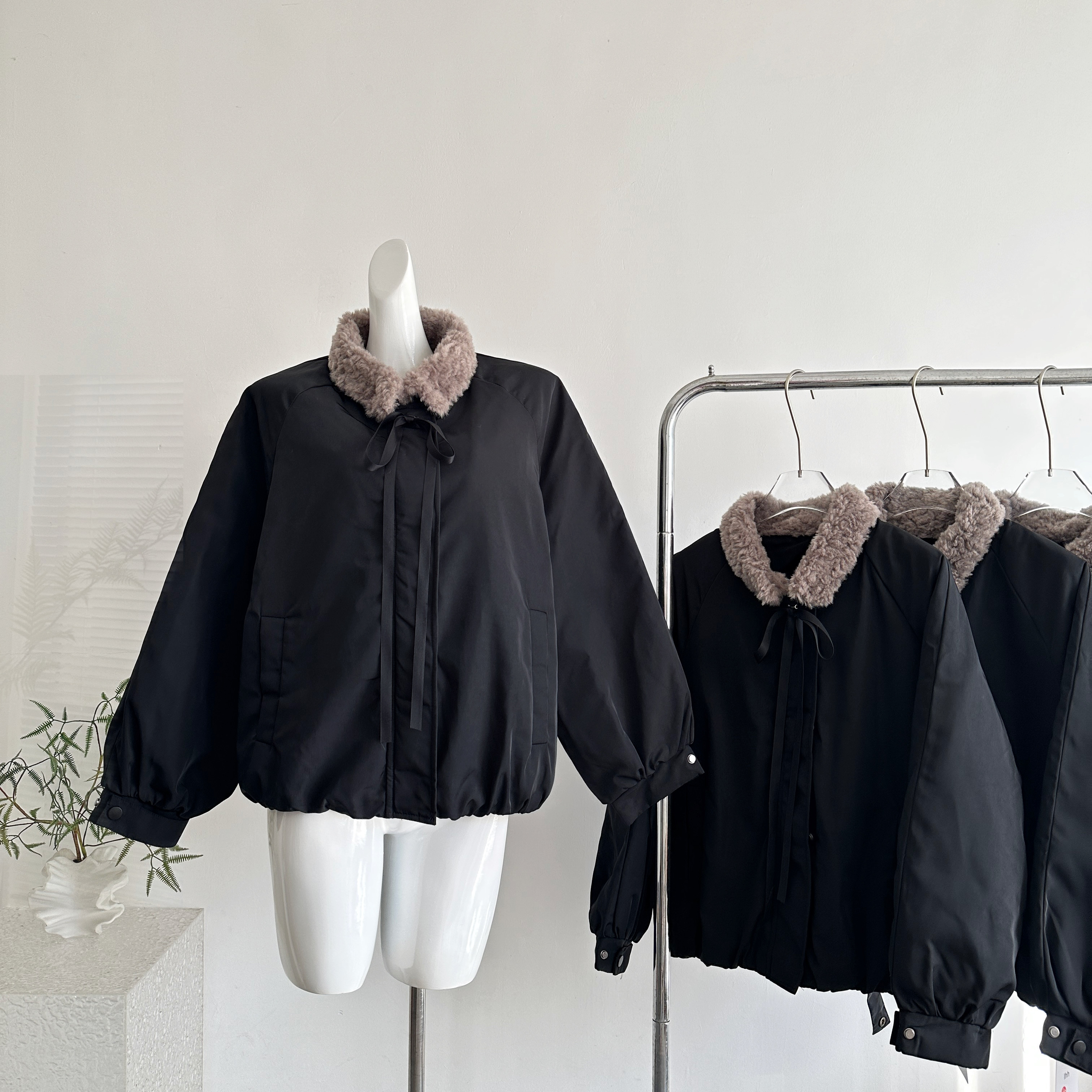 NEW EMPIRE25冬季新款设计感小众上衣毛领加厚黑色花苞棉服外套女