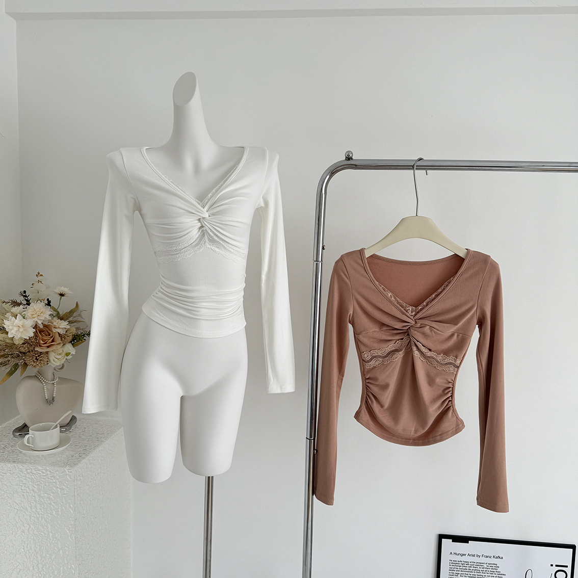 ACHI大也池V领蕾丝拼接白色扭结打底衫女气质双面绒修身针织上衣