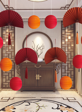 过新年元旦商场红色中式店铺橱窗装饰布置吊顶灯笼球春节公司年会