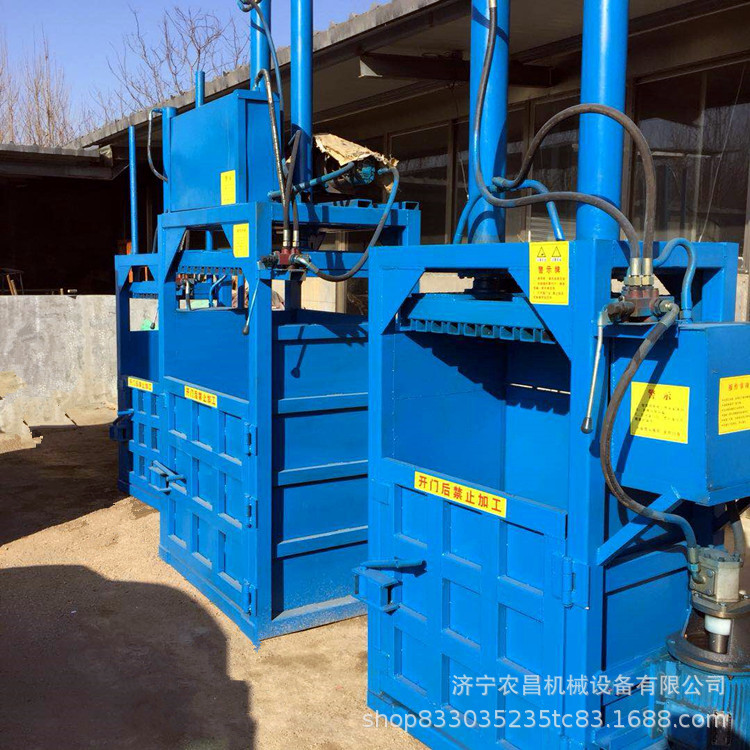 立式液压打包机源头厂家 100吨双缸废塑料瓶液压打包机工作图片