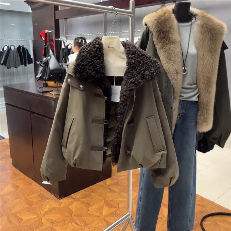 设计感大翻领羊羔毛短外套女