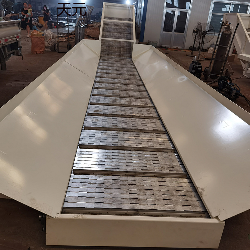 定制链板式输送机 固废上料输送机 破碎料传送带 重型链板提升机