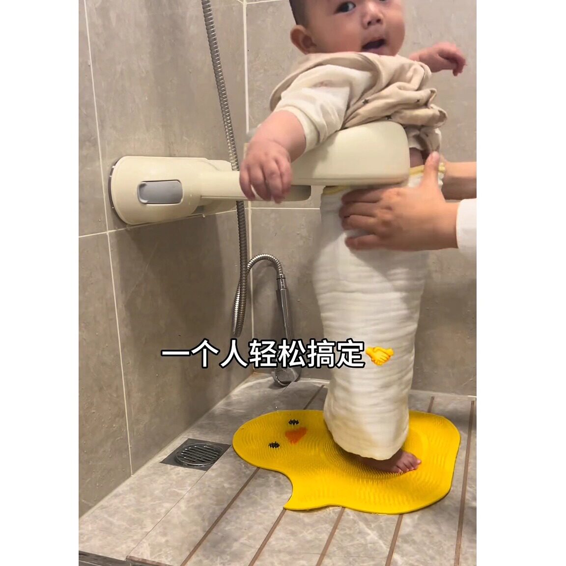 2025新款宝宝站立洗澡神器婴幼儿洗屁屁辅助支架扶手防摔倒网红