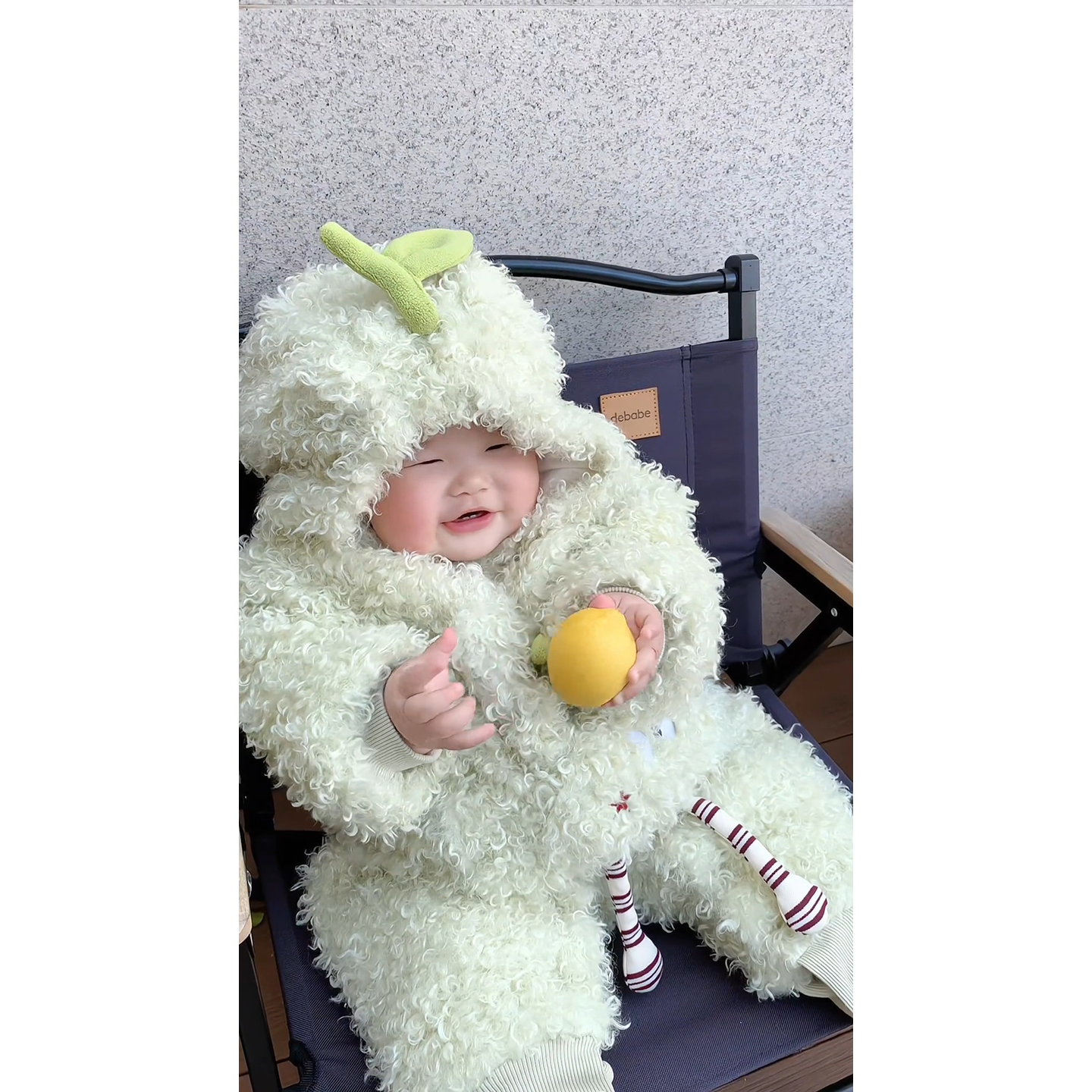 2025新款网红宝宝外套棉服秋冬季加绒厚款夹棉婴儿连体衣毛毛爬服