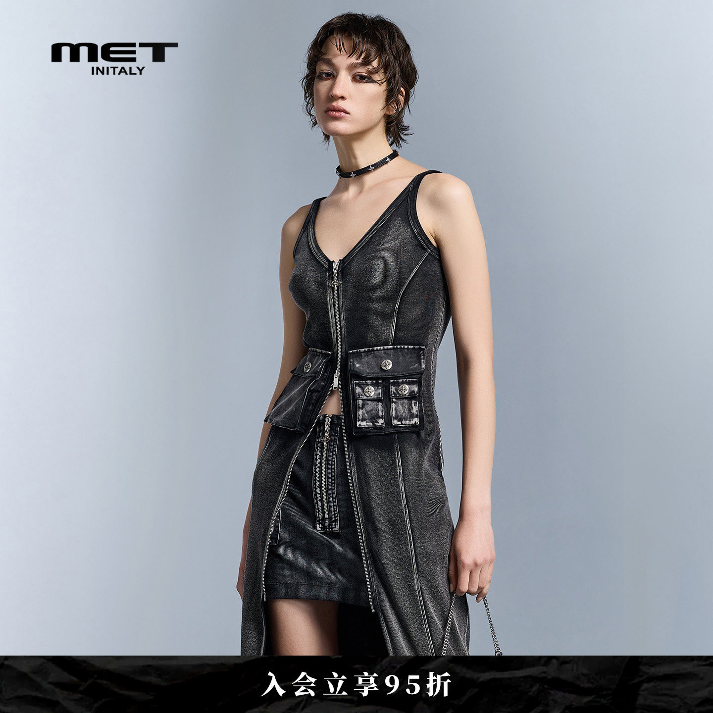 MET initaly暗黑风做旧牛仔吊带连衣裙女拉链口袋设计修身小众