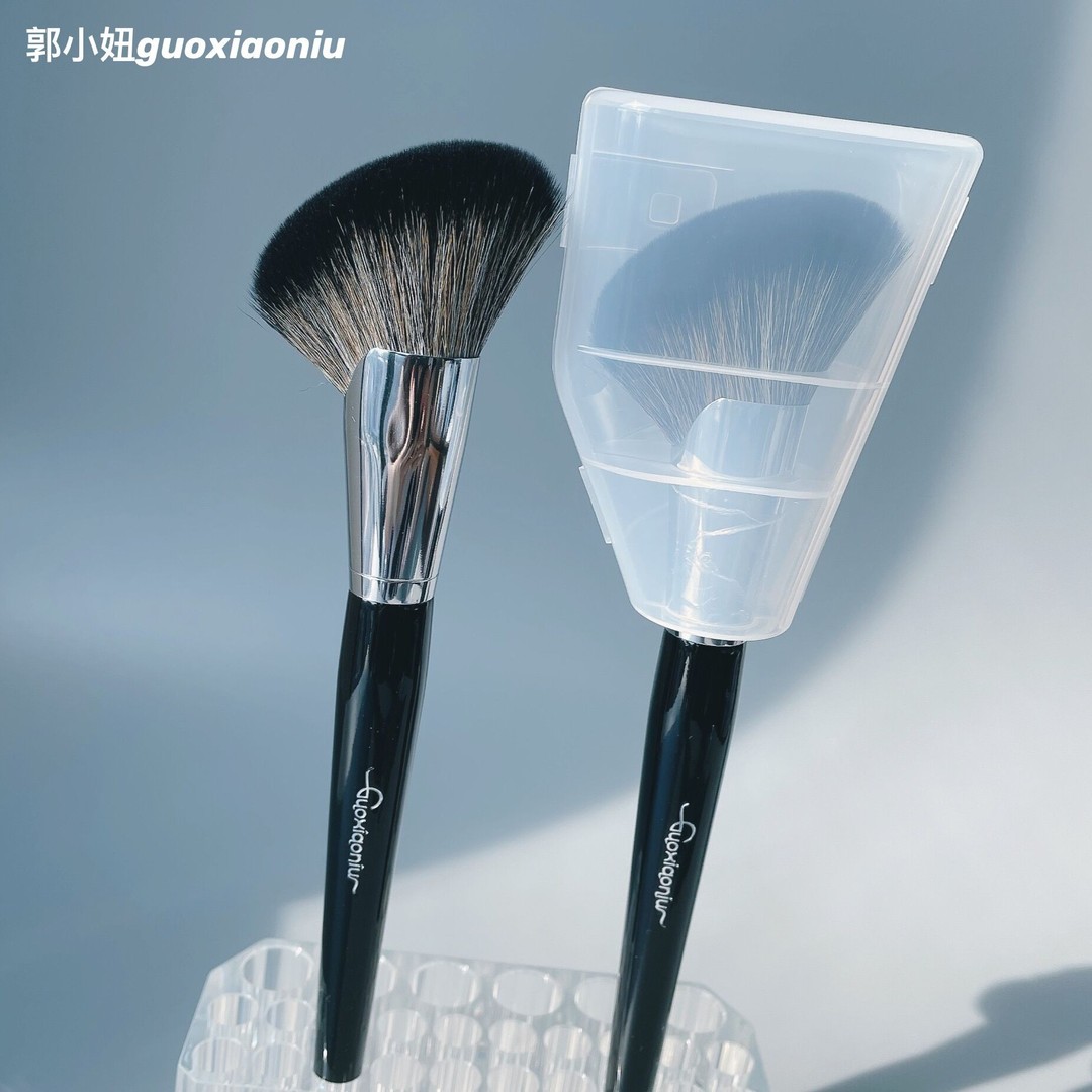 郭小妞高货！强推送盖蓬松镰刀修容刷侧影刷暗影刷扇形刷余化妆刷