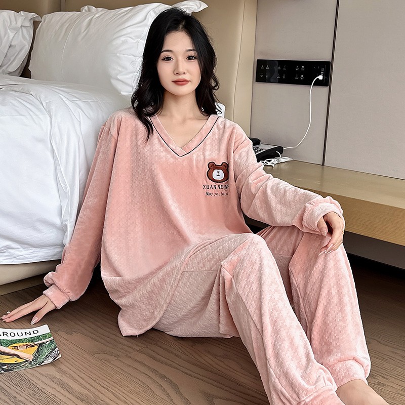 冬季大码中等加厚绒保暖睡衣长袖卡通刺绣V领套装胖mm宽松家居服