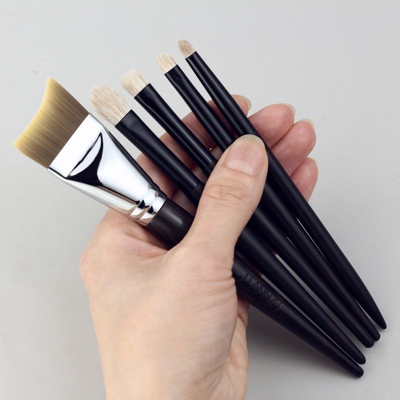 乌木系列粉底刷超薄无痕月牙遮瑕刷尾狐狸毛眼影刷粉底液化妆刷