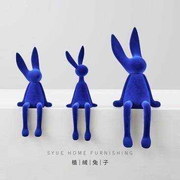 克莱因蓝植绒坐姿兔子客厅摆件创意酒店售楼处样板间软装饰品摆设