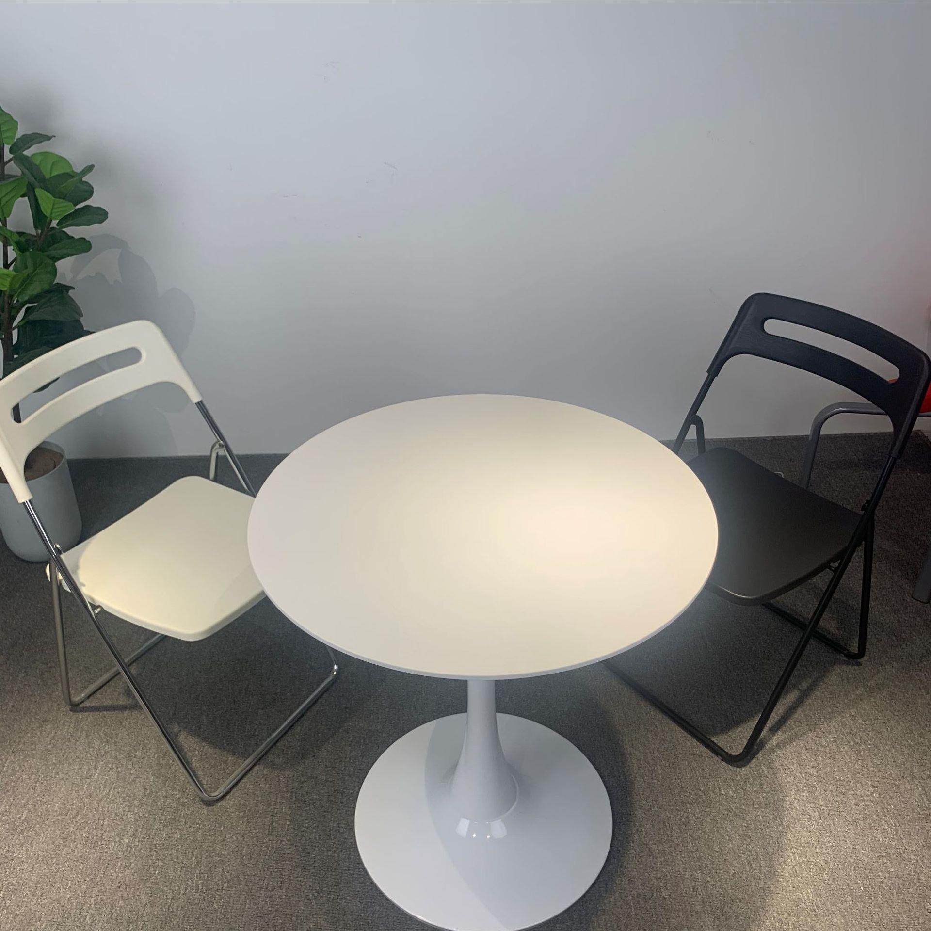 北欧简约伊姆斯小圆桌简奢洽谈会议家用轻现代茶几白色餐桌办公桌