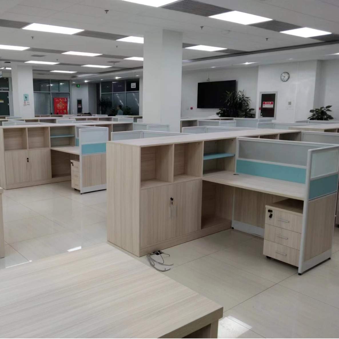 前台接待办工桌职员办公室电脑桌员工屏风隔断简约办公家具桌子