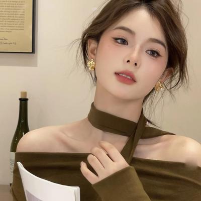 新款金色简约花朵耳钉