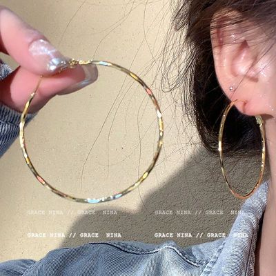 「巨显脸小」气质夸张金属大圈圈